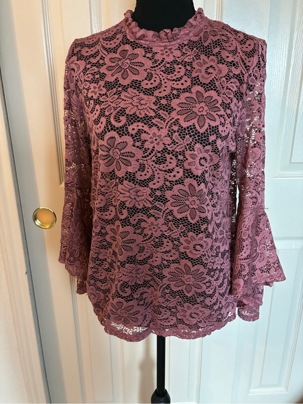A. Byer Dusty Mauve Floral Lace Bell-Sleeve Top